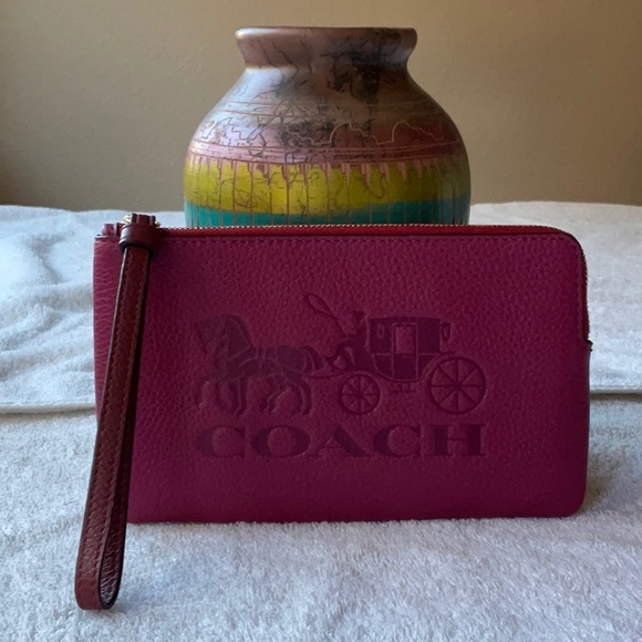 🐴 COACH LARGE CORNER WRISTLET WITH HORSE AND CARRIAGE 🐴 - Picture 15 of 16